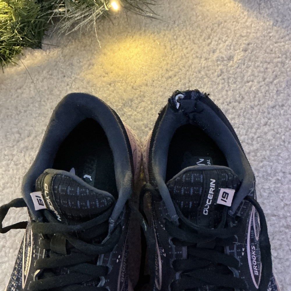 Brooks Women's Black and Light Pink Running Shoes - Picture 5 of 8